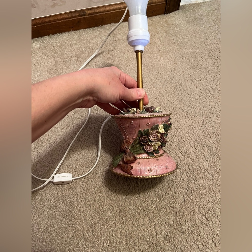 Beautiful Victorian floral lamp, no lamp shade